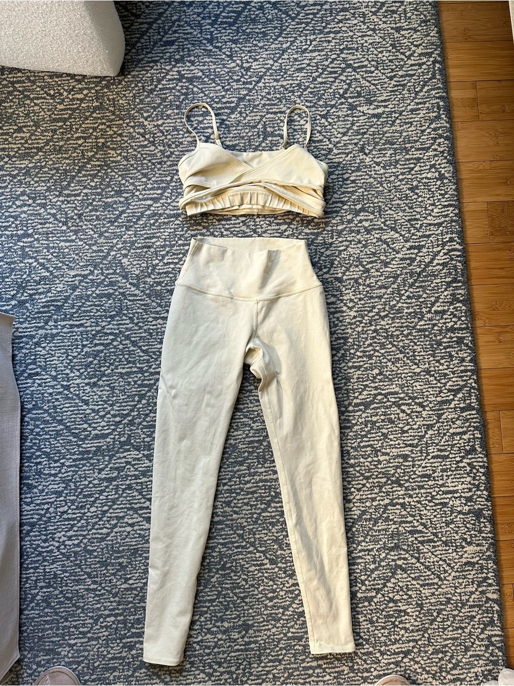 ALO Yoga light yellow High-Waist Leggings with Matching Cropped Bra